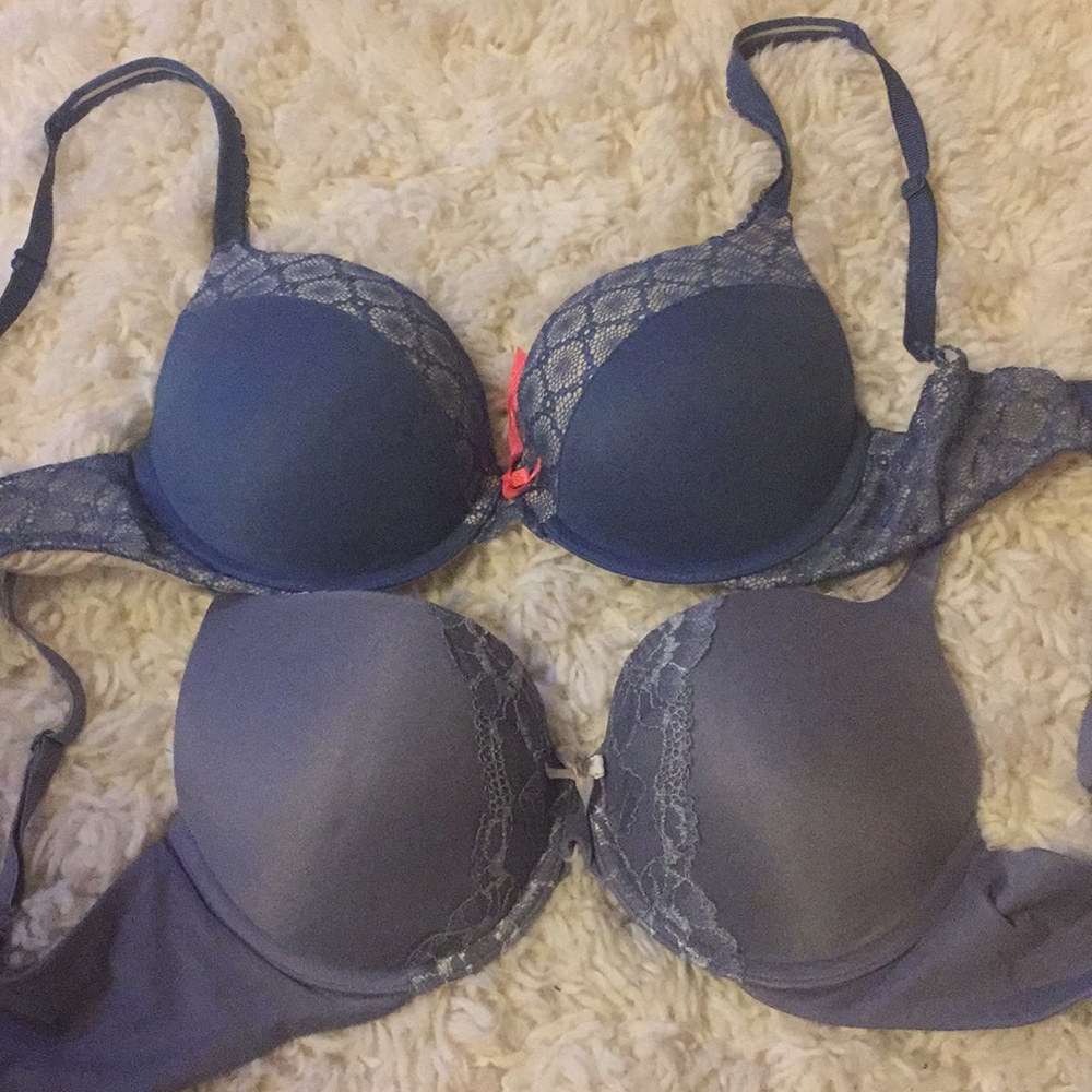 2 Victoria’s Secret 32DD Bras